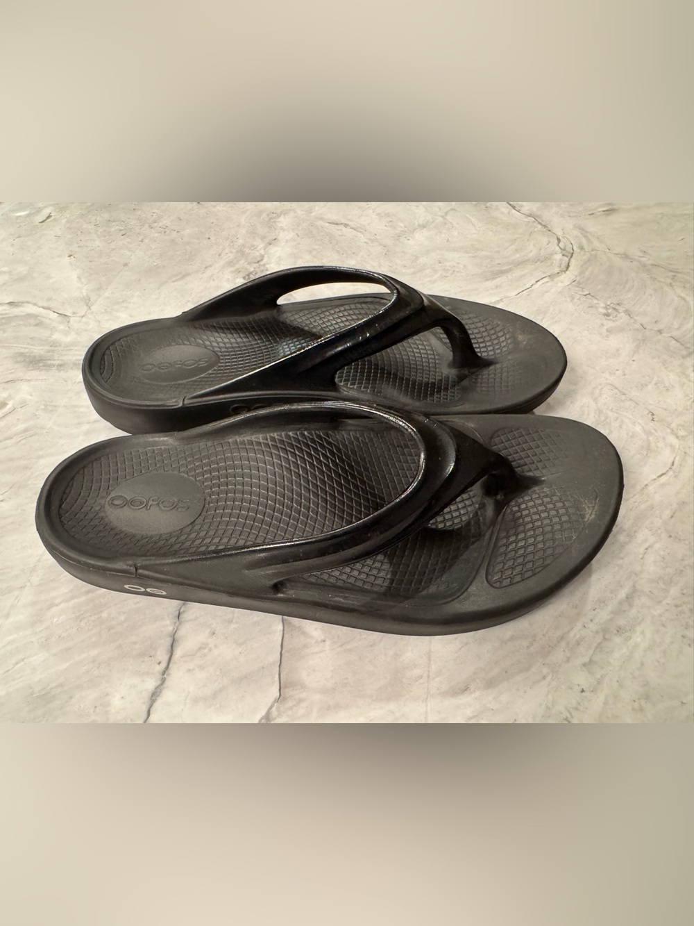 OOFOS Black Foam Recovery Flip Flops